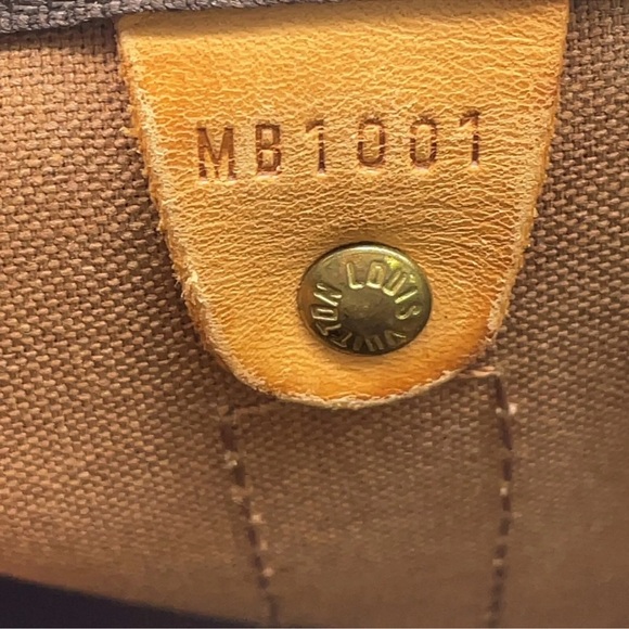 Auth LOUIS VUITTON Monogram Keepall Bandouliere 50 Boston Bag - Picture 10 of 16